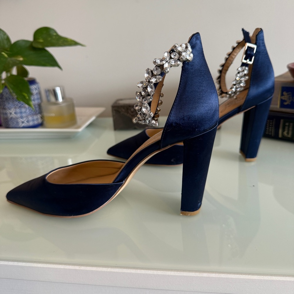 Jewel Badgley Mischka Ollie Pointed Toe Ankle Strap Pump - Picture 7 of 8